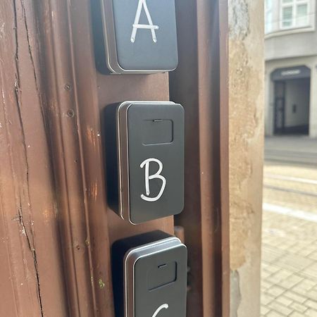 C Private Room In City Center In براتسيلافا المظهر الخارجي الصورة