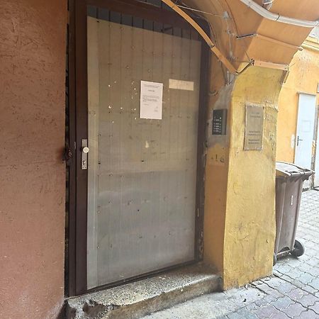 C Private Room In City Center In براتسيلافا المظهر الخارجي الصورة