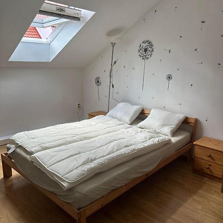 C Private Room In City Center In براتسيلافا المظهر الخارجي الصورة